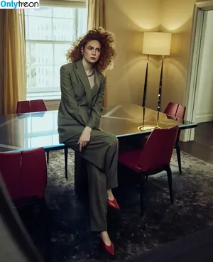 Karen Gillan / karengillan nude photo #0807