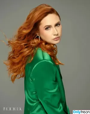 Karen Gillan / karengillan nude photo #0811