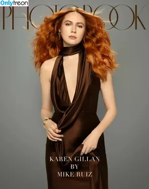 Karen Gillan / karengillan nude photo #0816