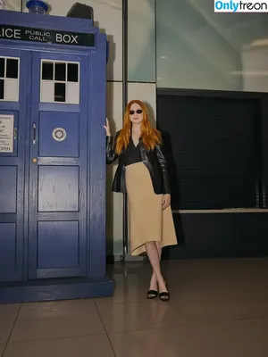 Karen Gillan / karengillan nude photo #0828