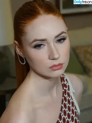 Karen Gillan / karengillan nude photo #0831