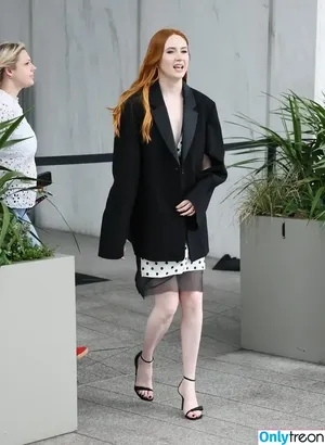 Karen Gillan / karengillan nude photo #0833