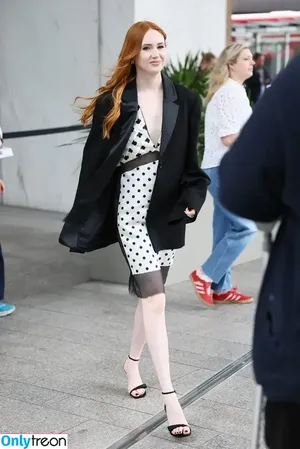 Karen Gillan / karengillan nude photo #0834