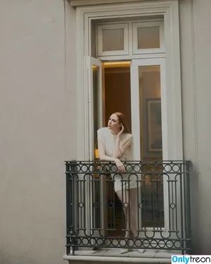 Karen Gillan / karengillan nude photo #0844