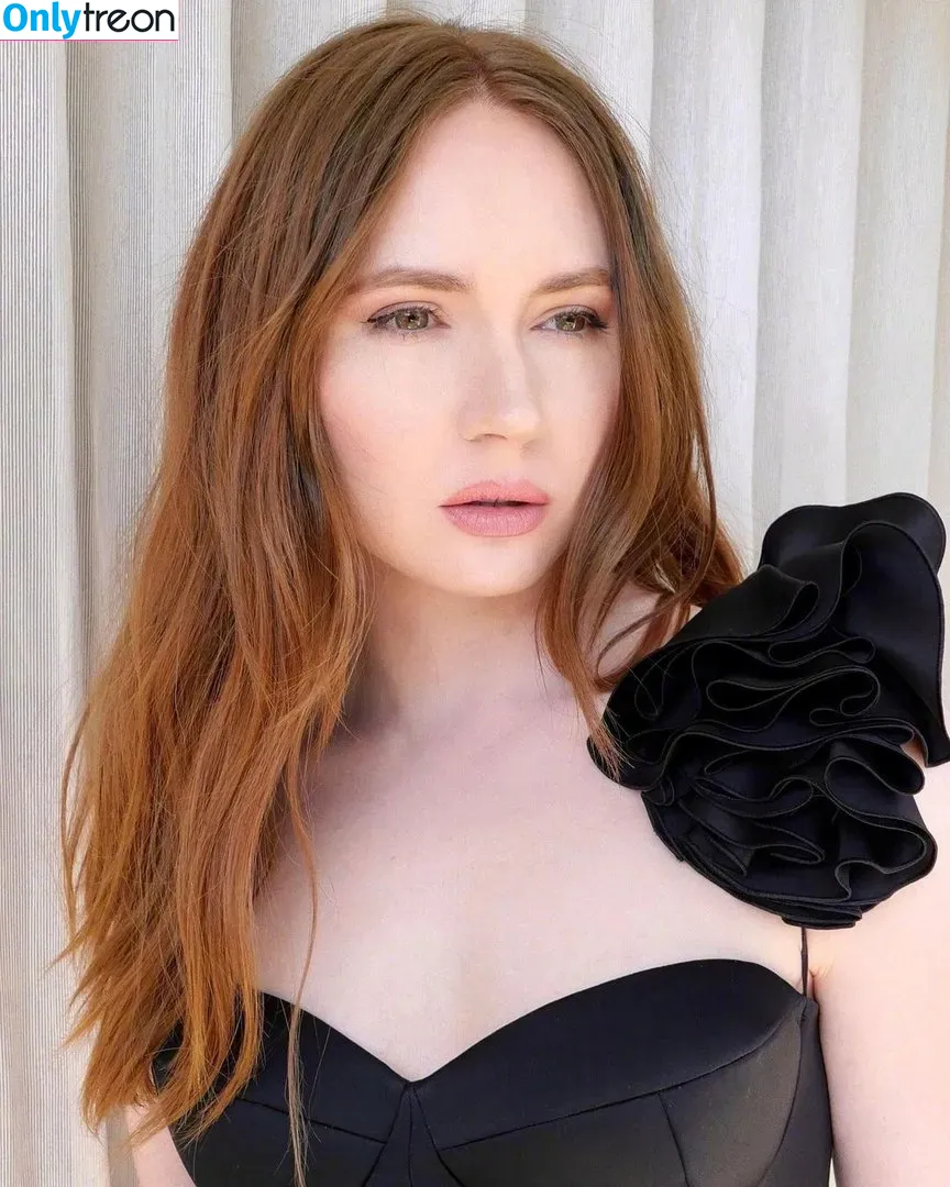 Karen Gillan nude photo #0002 (karengillan)