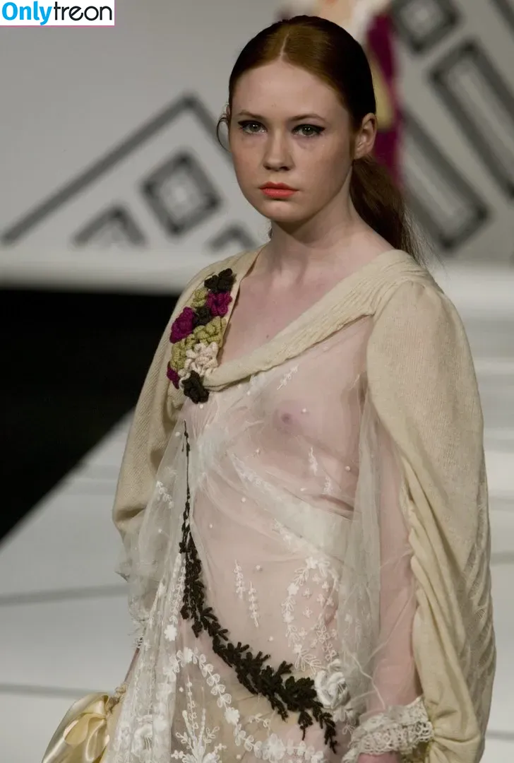 Karen Gillan nude photo #0011 (karengillan)