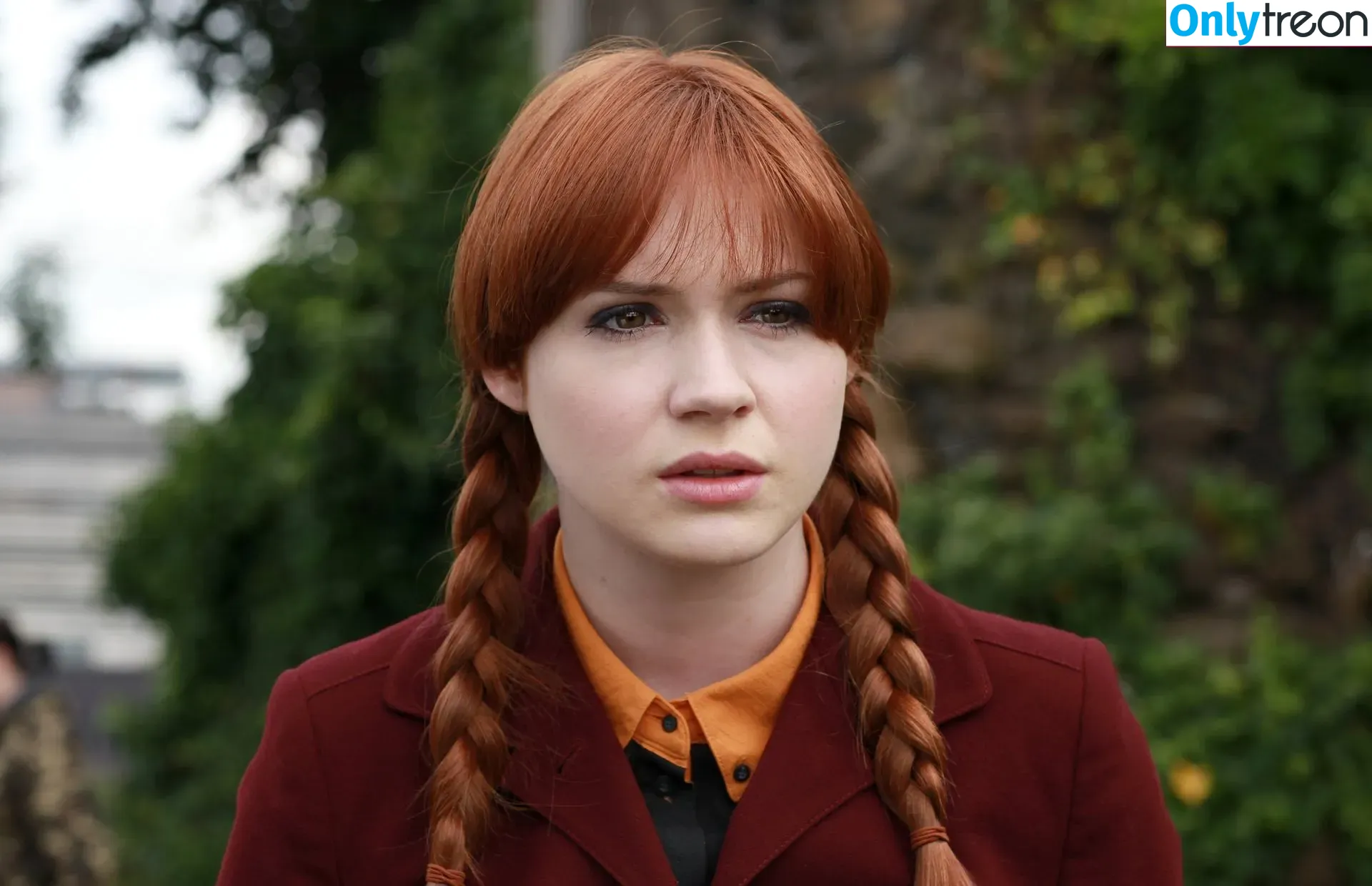 Karen Gillan nude photo #0012 (karengillan)