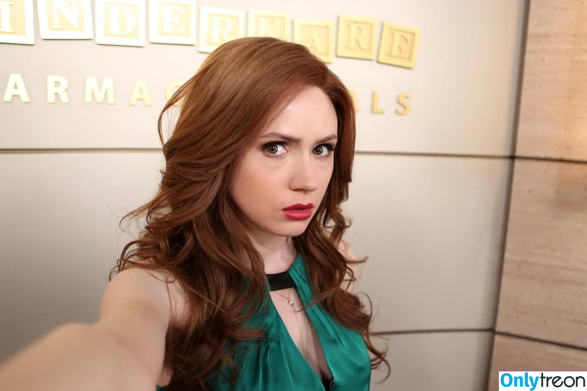 Karen Gillan nude photo #0017 (karengillan)