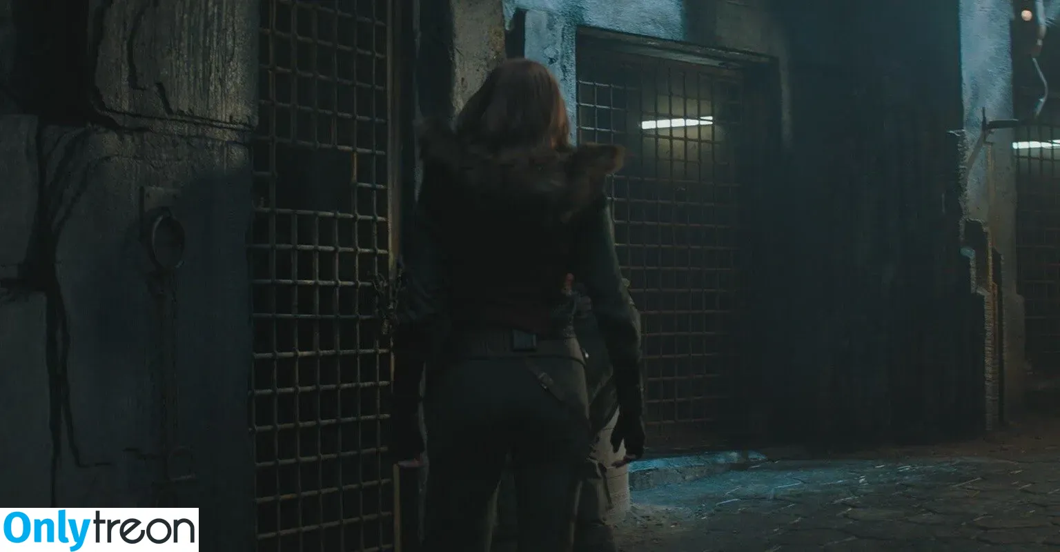 Karen Gillan nude photo #0028 (karengillan)