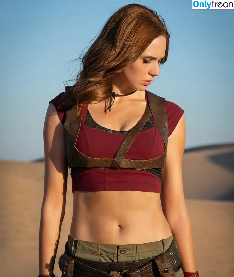 Karen Gillan nude photo #0070 (karengillan)