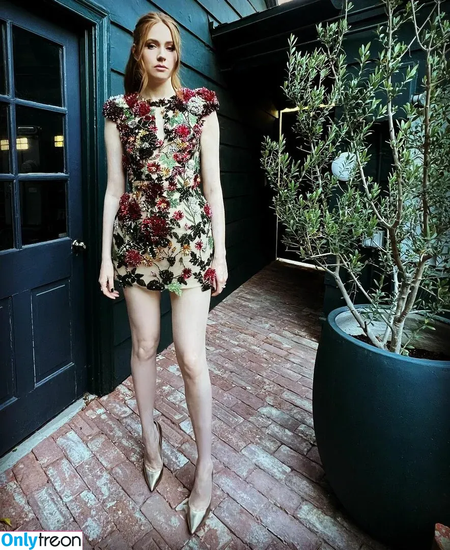Karen Gillan nude photo #0099 (karengillan)