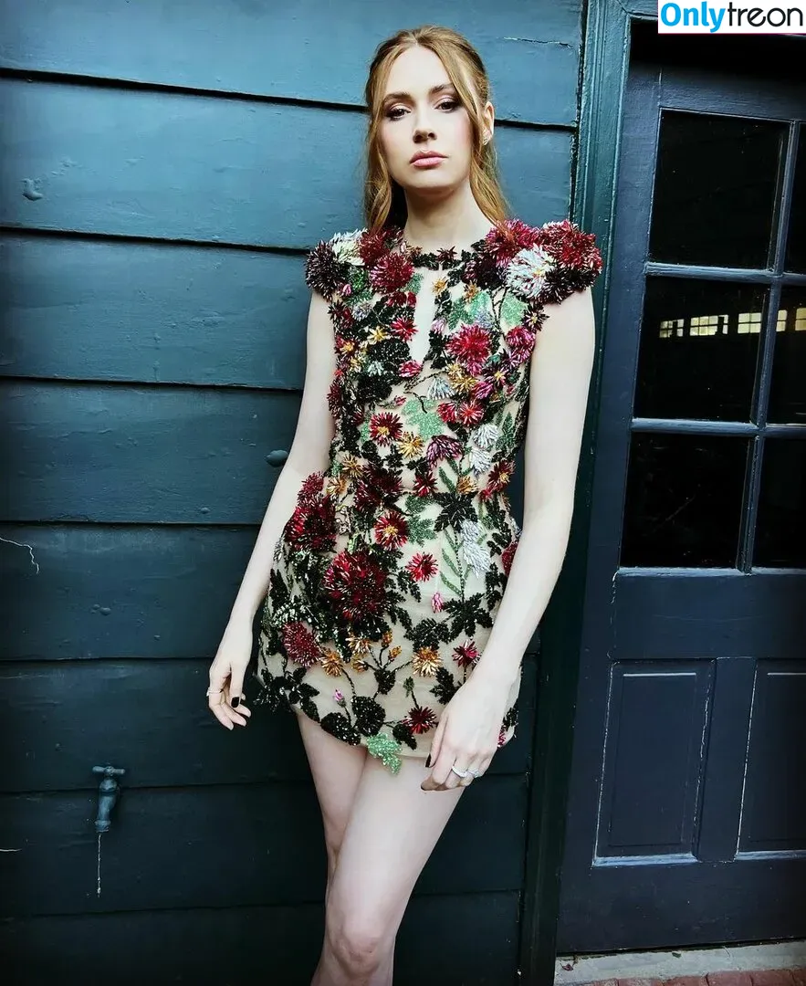 Karen Gillan nude photo #0100 (karengillan)