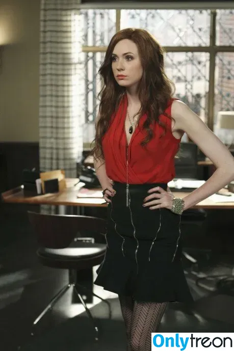 Karen Gillan nude photo #0179 (karengillan)