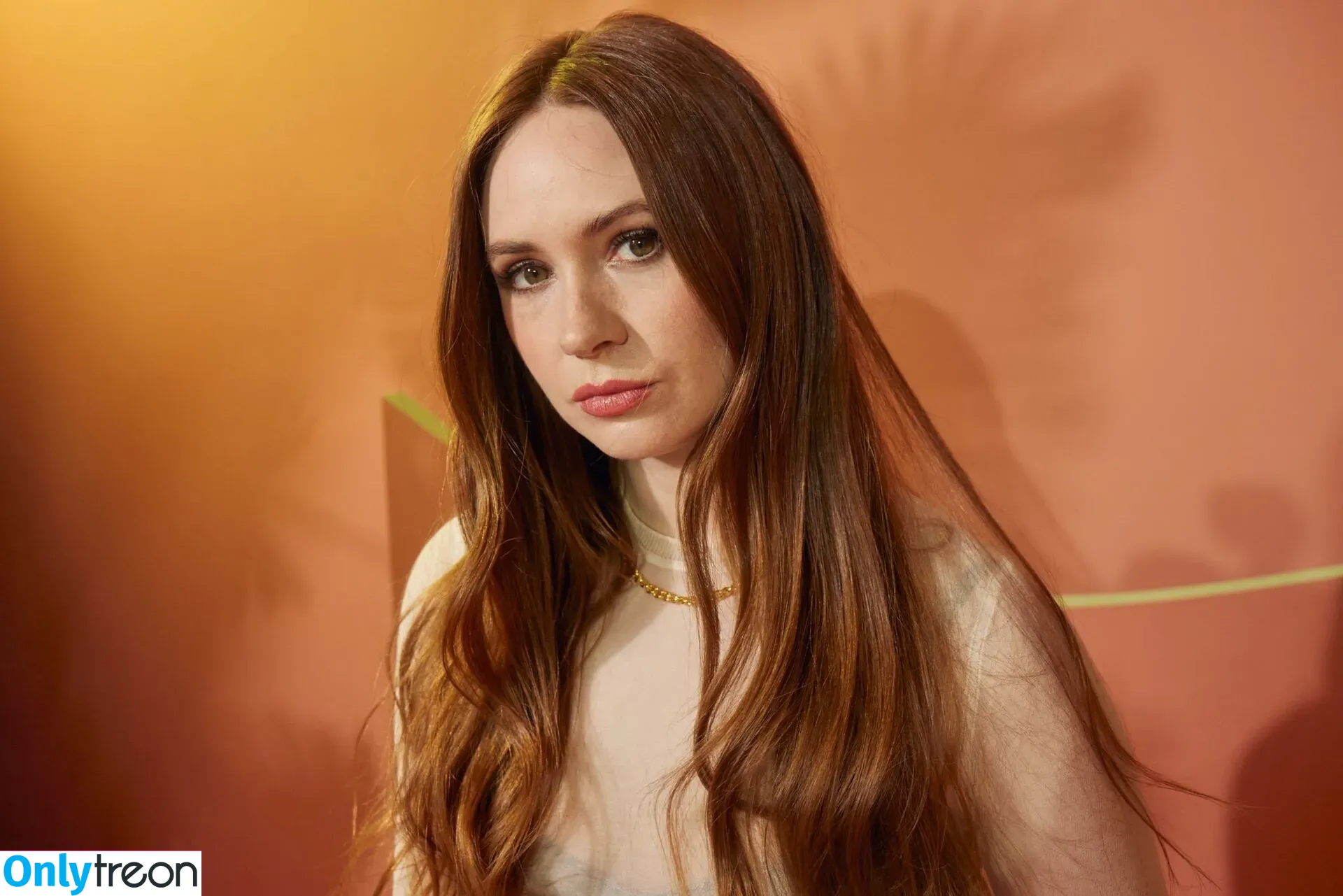 Karen Gillan nude photo #0199 (karengillan)