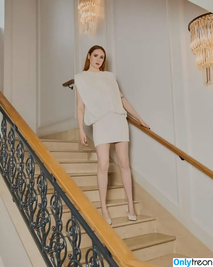 Karen Gillan nude photo #0845 (karengillan)
