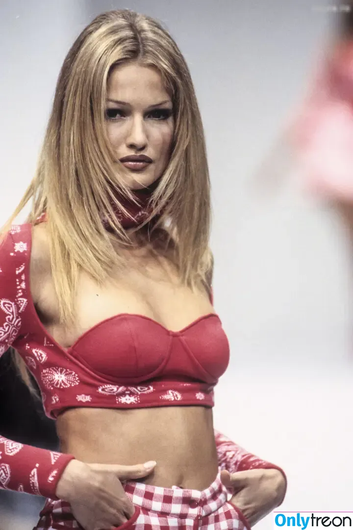 Karen Mulder nude photo #0021 (Karen Mulder)