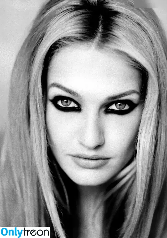 Karen Mulder nude photo #0118 (Karen Mulder)