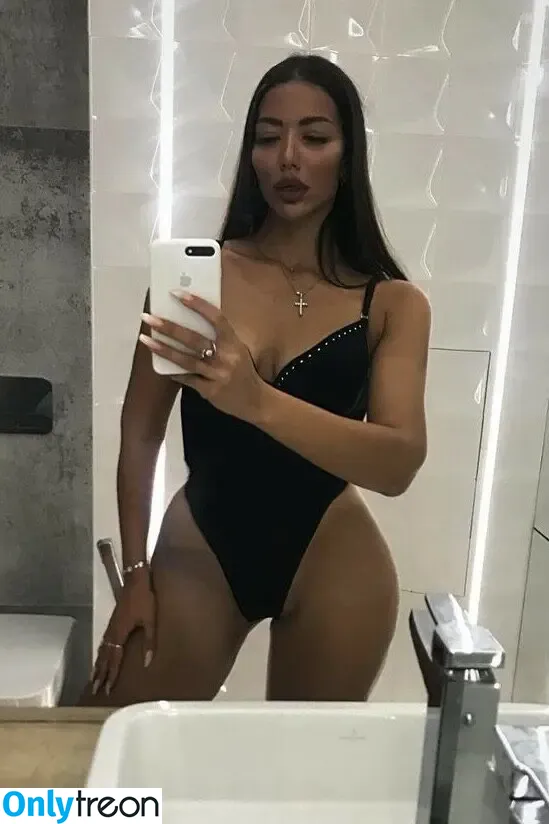 Karima Balluki nude photo #0010 (karima.fox / karimaballuki)