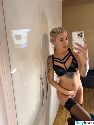 Karina / Kfaye / karinagarciaoficial / katarinabluu nude photo #0019