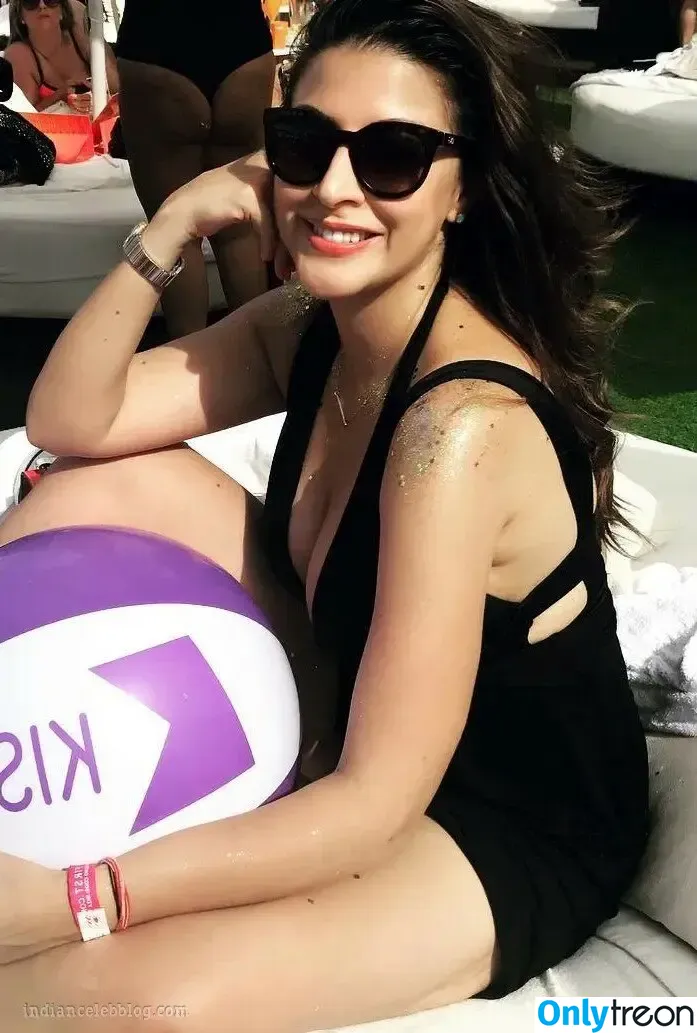Karishma Kotak nude photo #0036 (karishmakotak26)