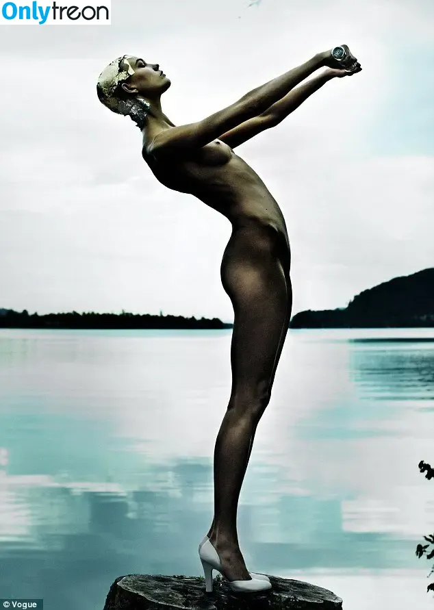 Karlie Kloss nude photo #0567 (karliekloss)