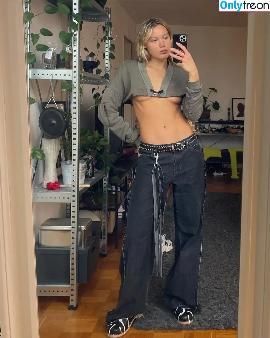 Karlotta Emilie Henke nude photo #0002 (karlotta.emilie)
