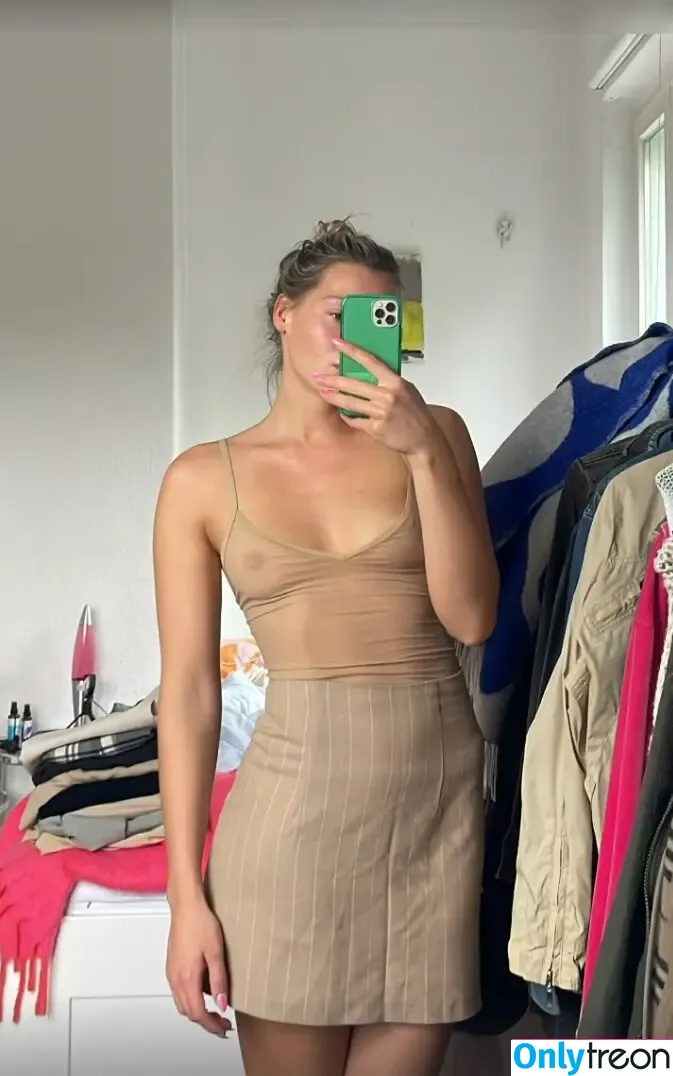 Karlotta Emilie Henke nude photo #0037 (karlotta.emilie)