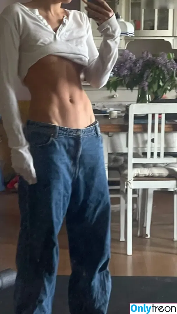 Karlotta Emilie Henke nude photo #0131 (karlotta.emilie)