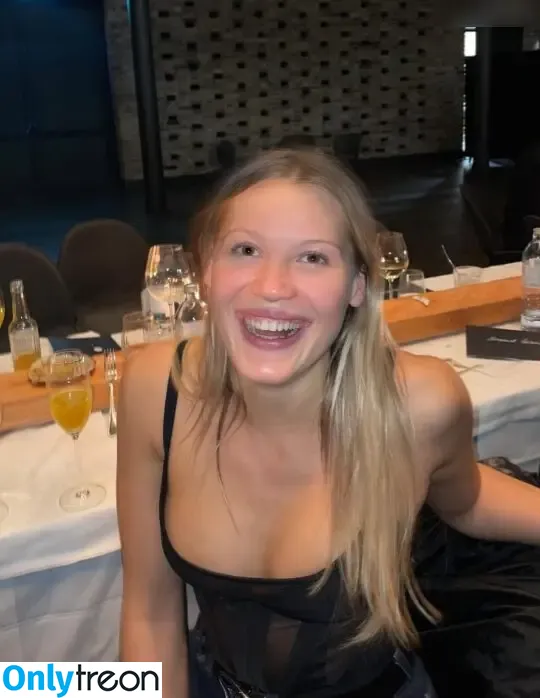 Karlotta Emilie Henke nude photo #0145 (karlotta.emilie)