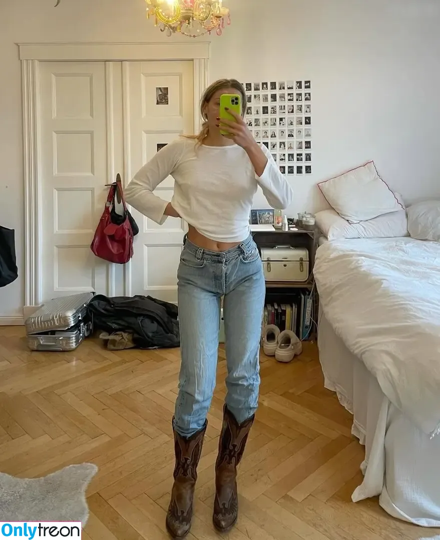 Karlotta Emilie Henke nude photo #0330 (karlotta.emilie)