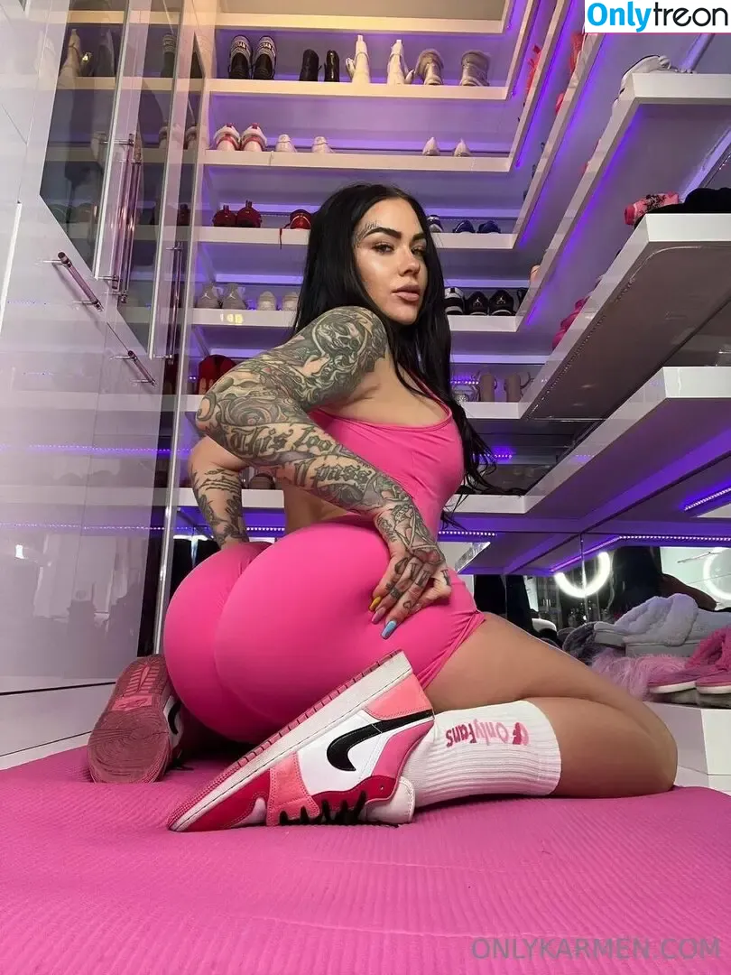 karmenkarma nude photo #0125 (karmenkarma)