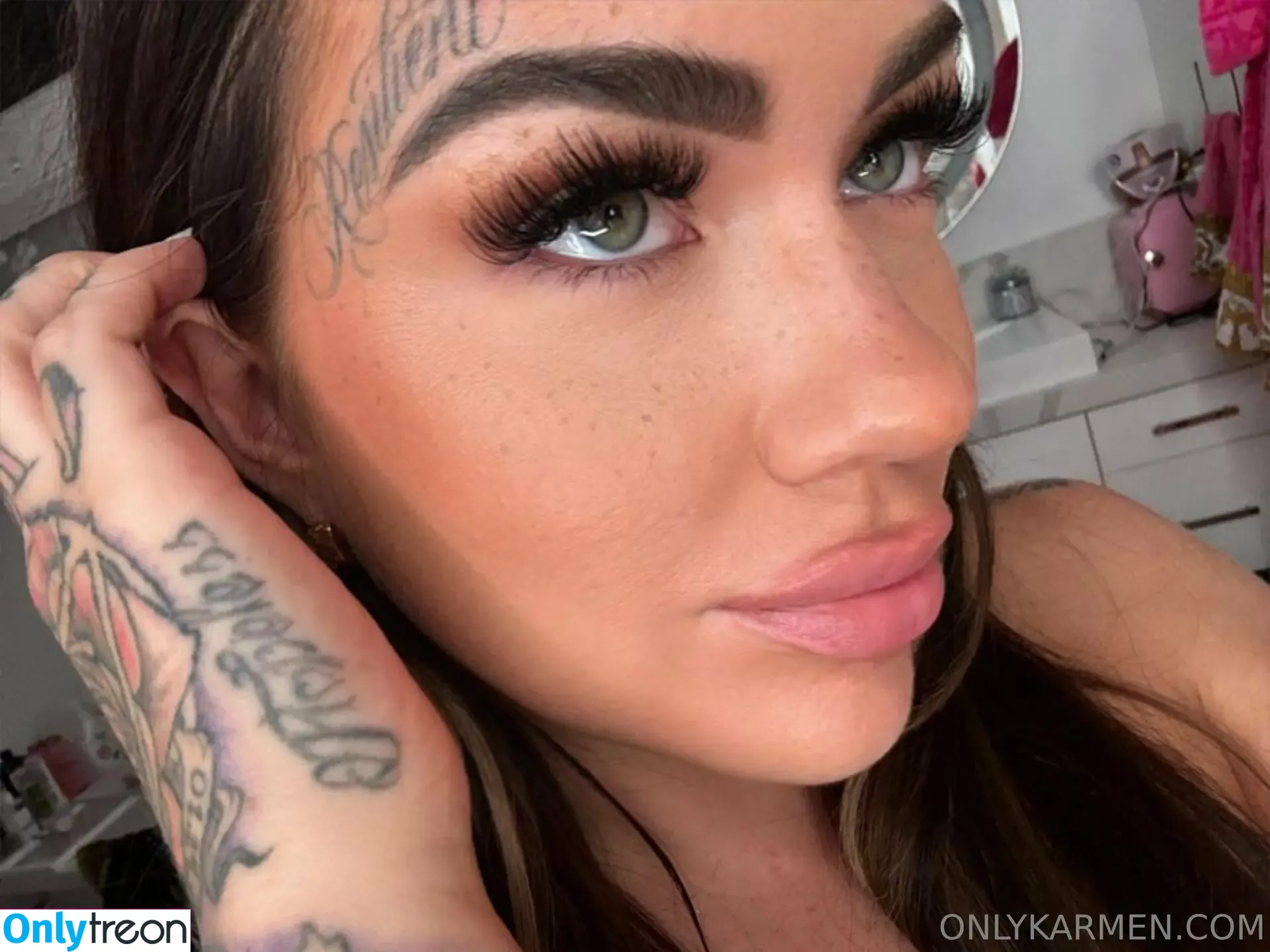 karmenkarma nude photo #0132 (karmenkarma)