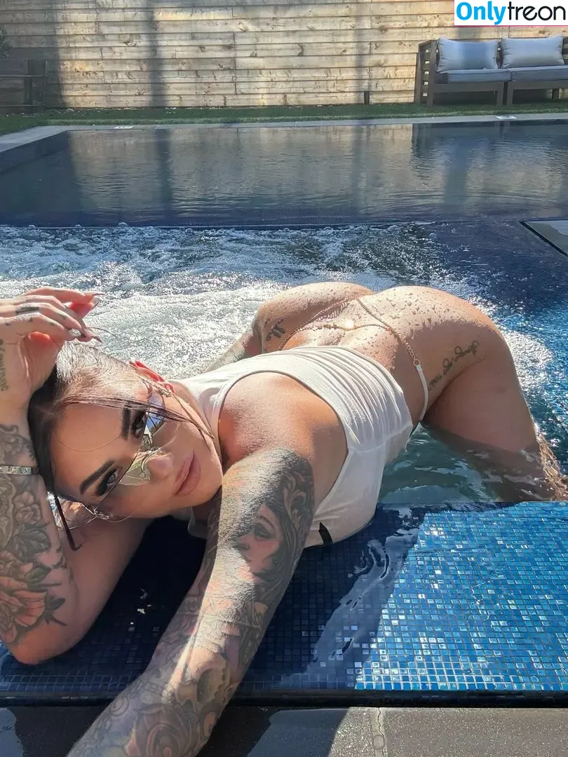 karmenkarma nude photo #0271 (karmenkarma)