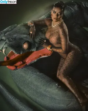 Karol G / karolg / karolgfriend nude photo #0502