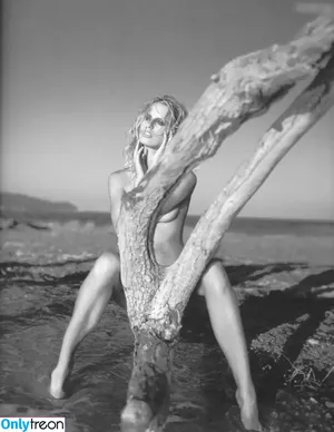 Karolína Kurková / karolinakurkova nude photo #0052