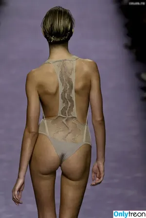 Karolína Kurková / karolinakurkova nude photo #0146