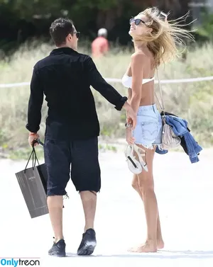 Karolína Kurková / karolinakurkova nude photo #0175