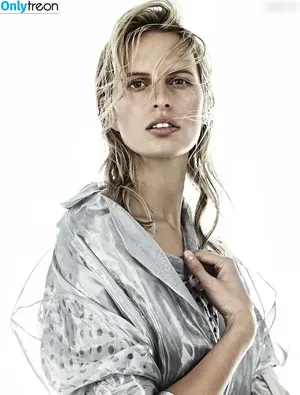 Karolína Kurková / karolinakurkova nude photo #0200
