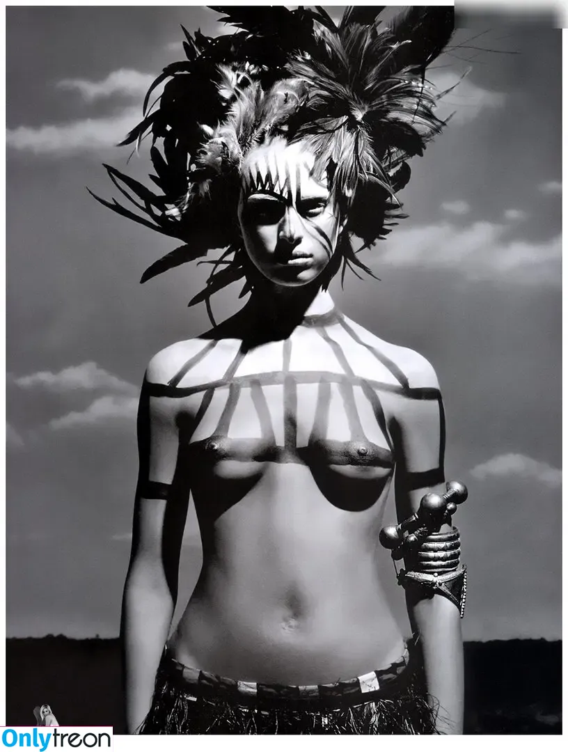 Karolína Kurková nude photo #0040 (karolinakurkova)