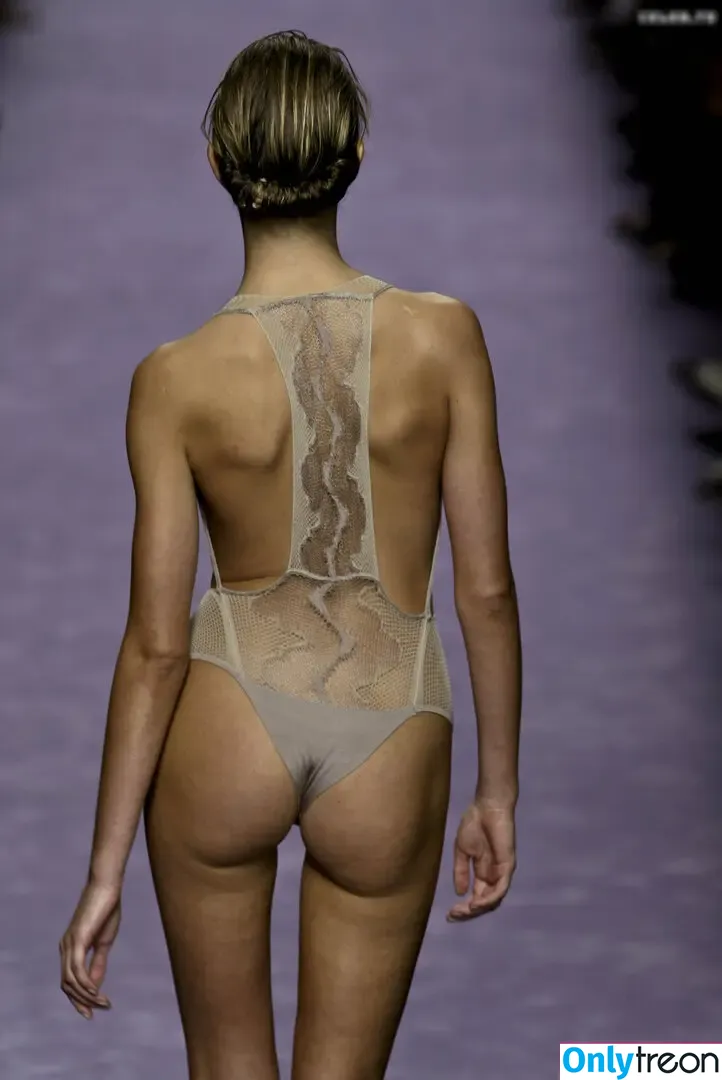 Karolína Kurková nude photo #0146 (karolinakurkova)