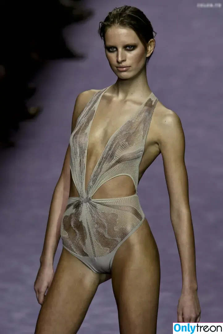 Karolína Kurková nude photo #0147 (karolinakurkova)