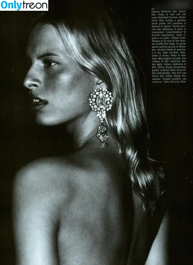 Karolína Kurková nude photo #0160 (karolinakurkova)
