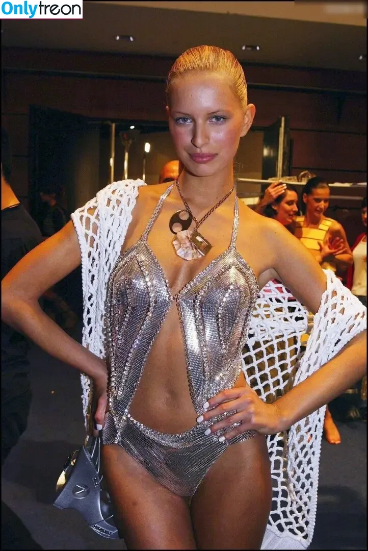 Karolína Kurková nude photo #0216 (karolinakurkova)