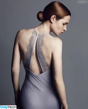 Karoline Herfurth / karolineherfurth nude photo #0002