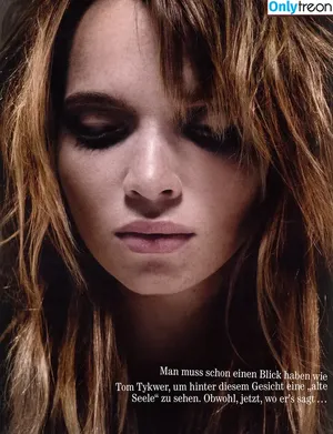 Karoline Herfurth / karolineherfurth nude photo #0010