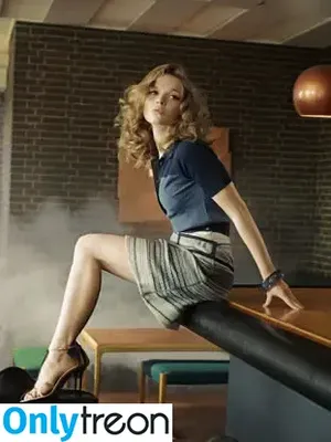 Karoline Herfurth / karolineherfurth nude photo #0011