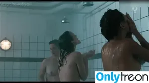 Karoline Herfurth / karolineherfurth nude photo #0015