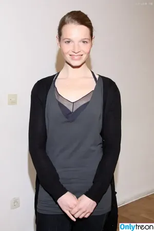Karoline Herfurth / karolineherfurth nude photo #0034
