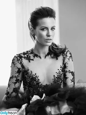 Kate Beckinsale / katebeckinsale nude photo #0977