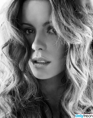 Kate Beckinsale / katebeckinsale nude photo #1338